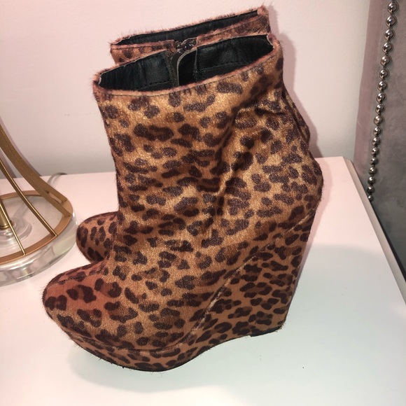 Leopard Pattern Boots/Platforms - Picture 3 of 5